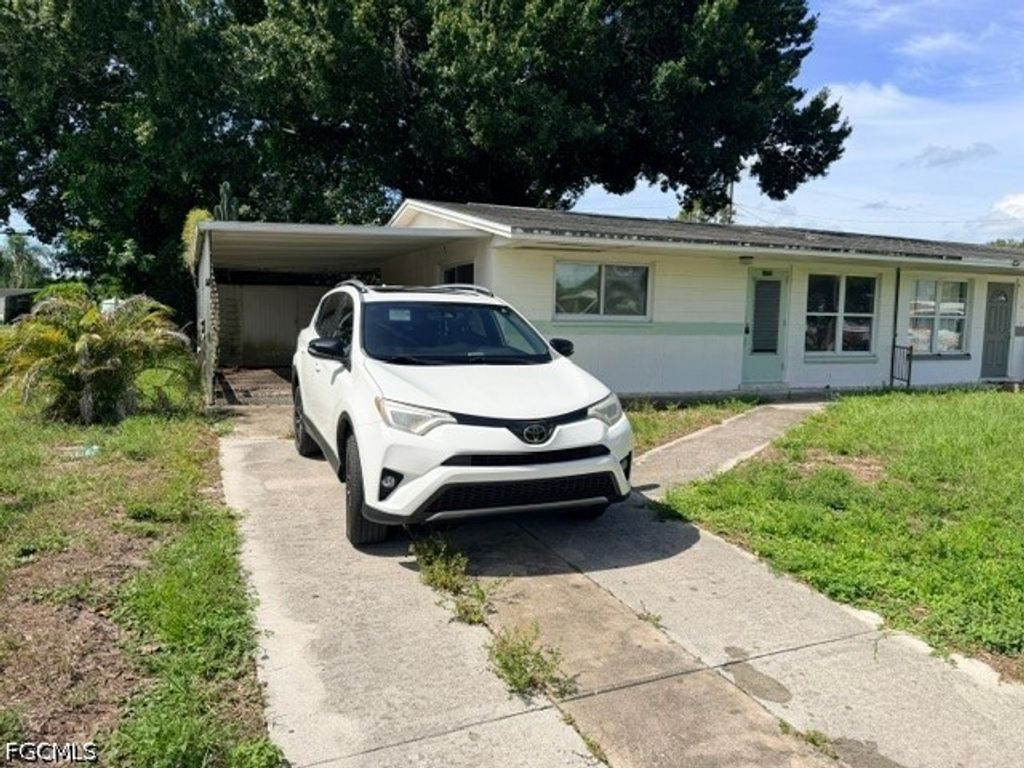 1114 Vineyard Pl, Lehigh Acres