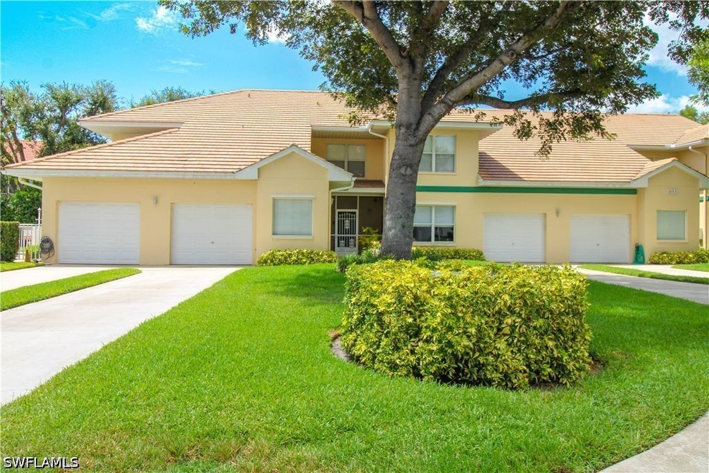 635 Mardel Ct 204, Naples
