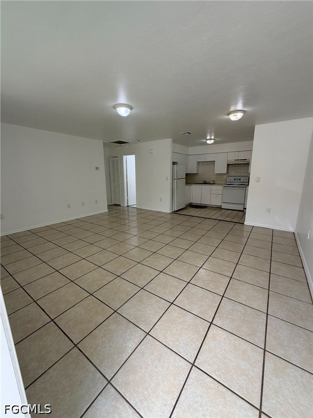 12929 1st St 12931, Fort Myers