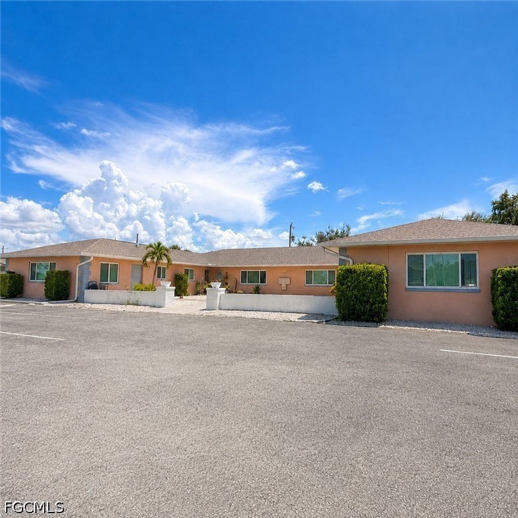 1232 Se 8th St 2, Cape Coral