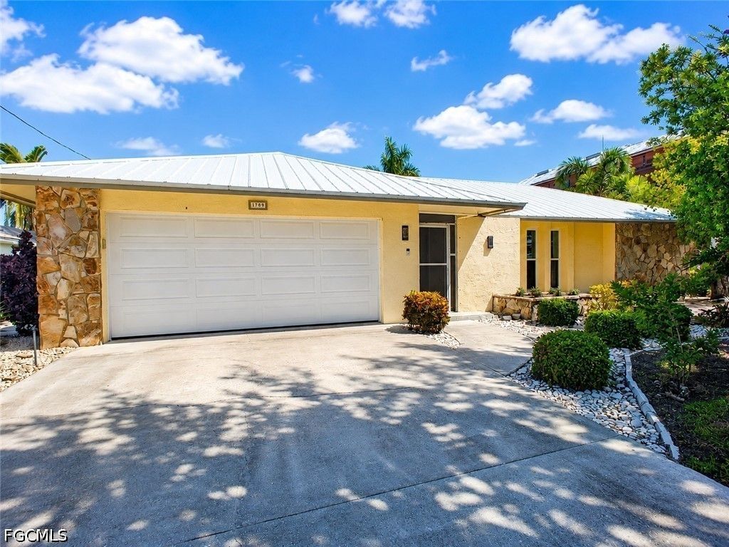 1709 Se 44th St, Cape Coral