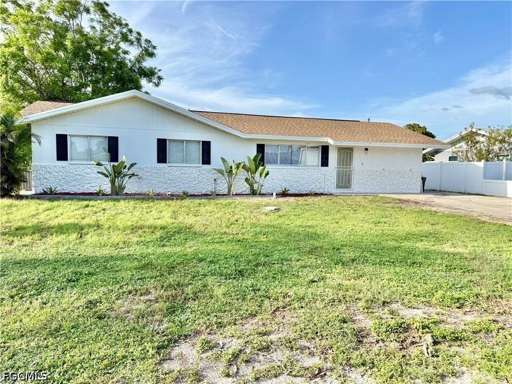 7313 Lobelia Rd, Fort Myers