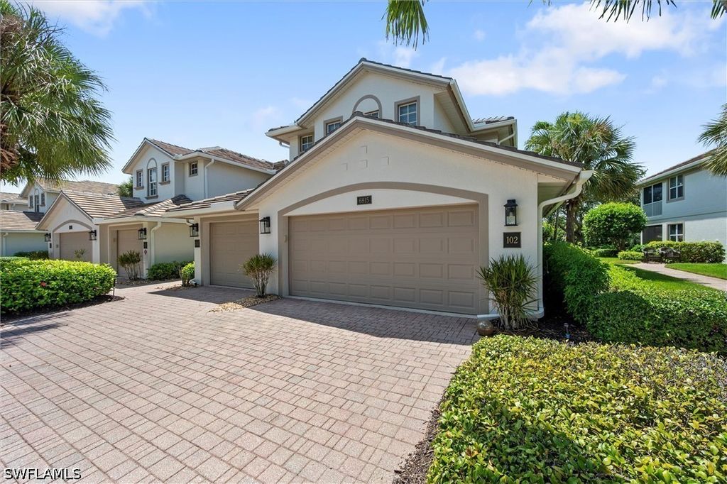 6815 Ascot Dr 102, Naples