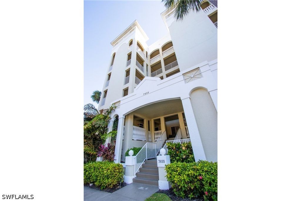 7655 Pebble Creek Cir 201, Naples