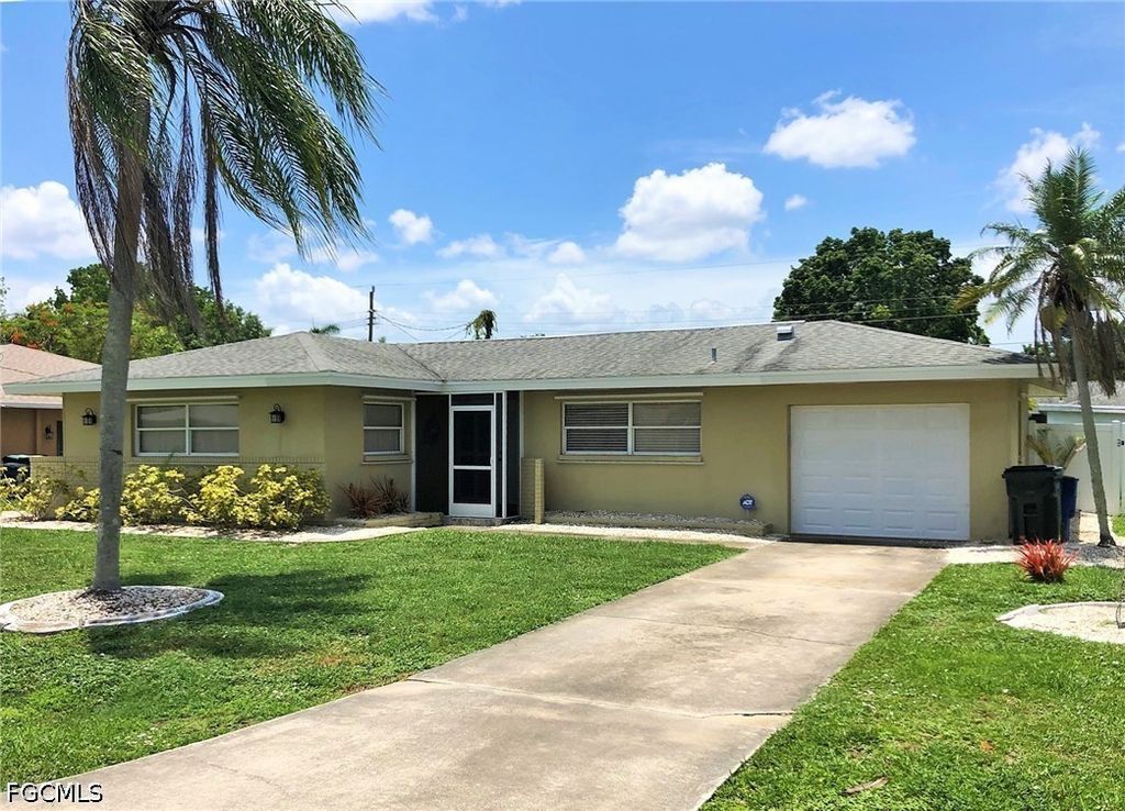 766 Entrada Dr S, Fort Myers