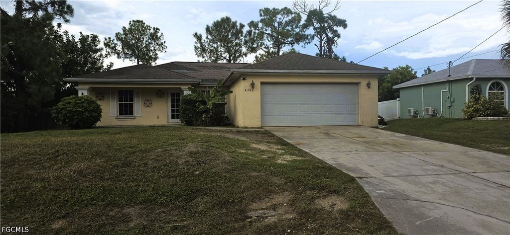 4306 5 St W, Lehigh Acres