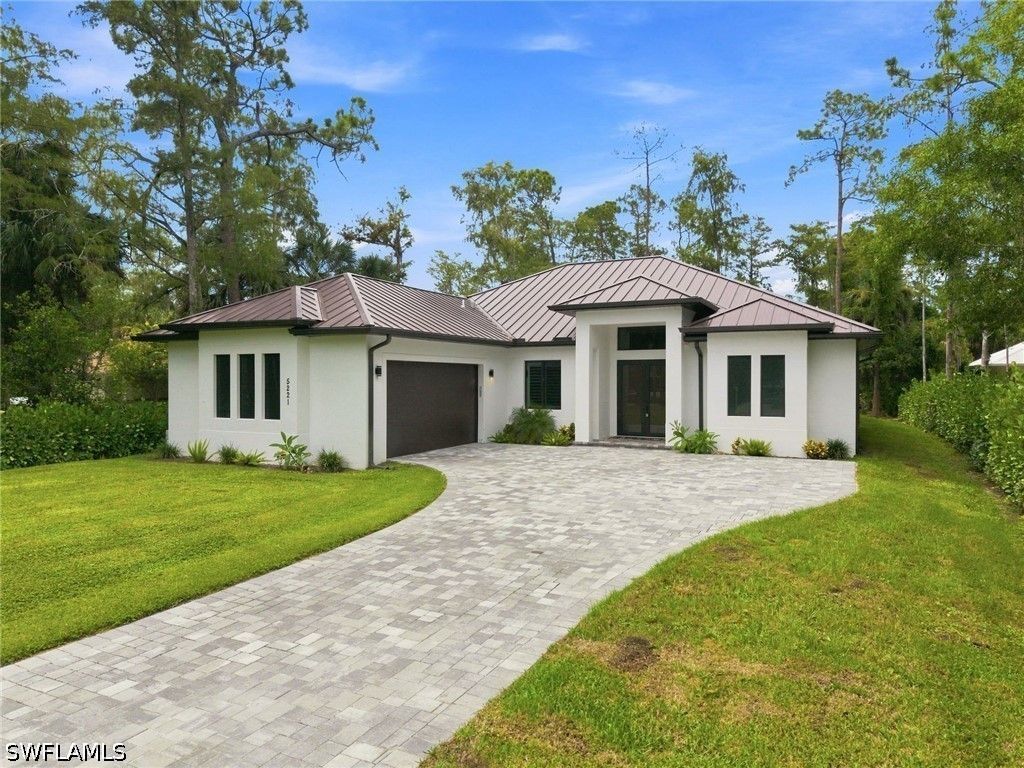 5221 Hickory Wood Dr, Naples