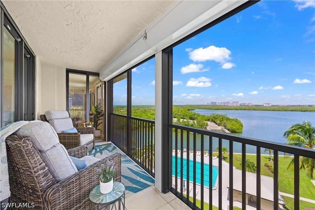 15 Bluebill Ave 606, Naples