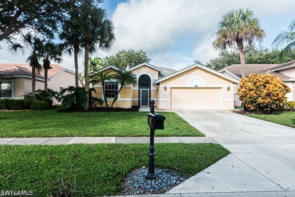 2252 Heritage Greens Dr, Naples