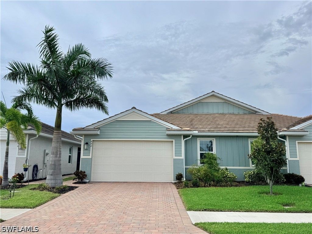 842 Enbrook Loop, Naples