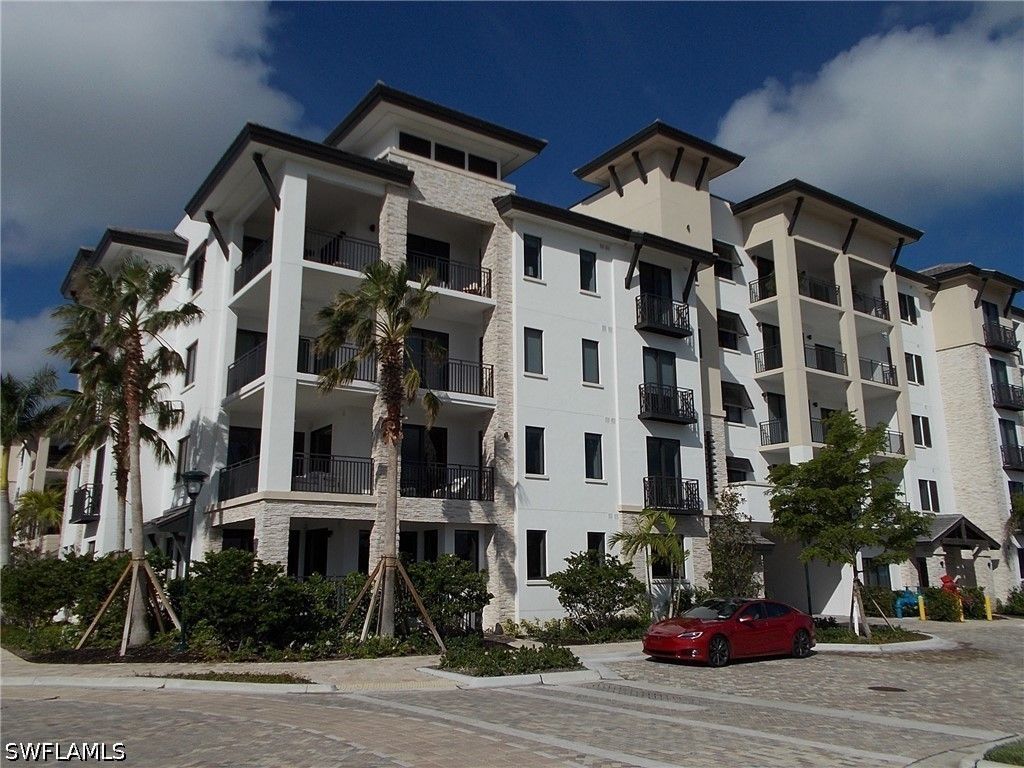 1035 3rd Ave S 303, Naples