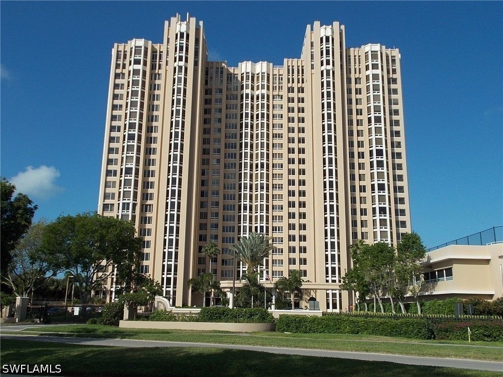 6849 Grenadier Blvd 1905, Naples
