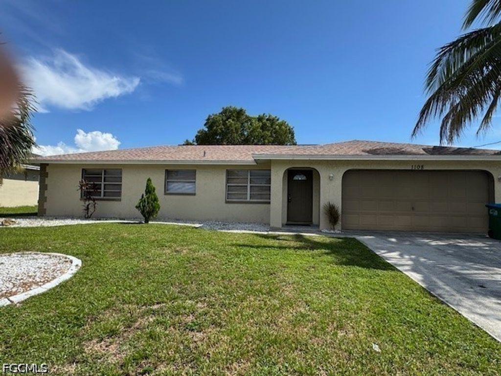 1108 Se 23rd Ter, Cape Coral