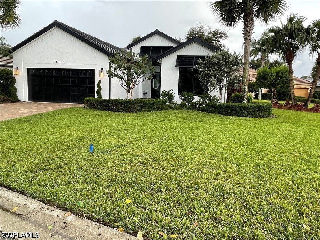 1846 Pondside Ln, Naples