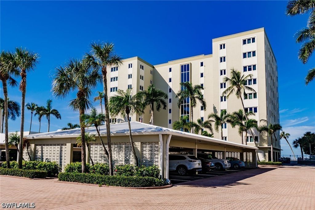 2885 Gulf Shore Blvd N 302, Naples