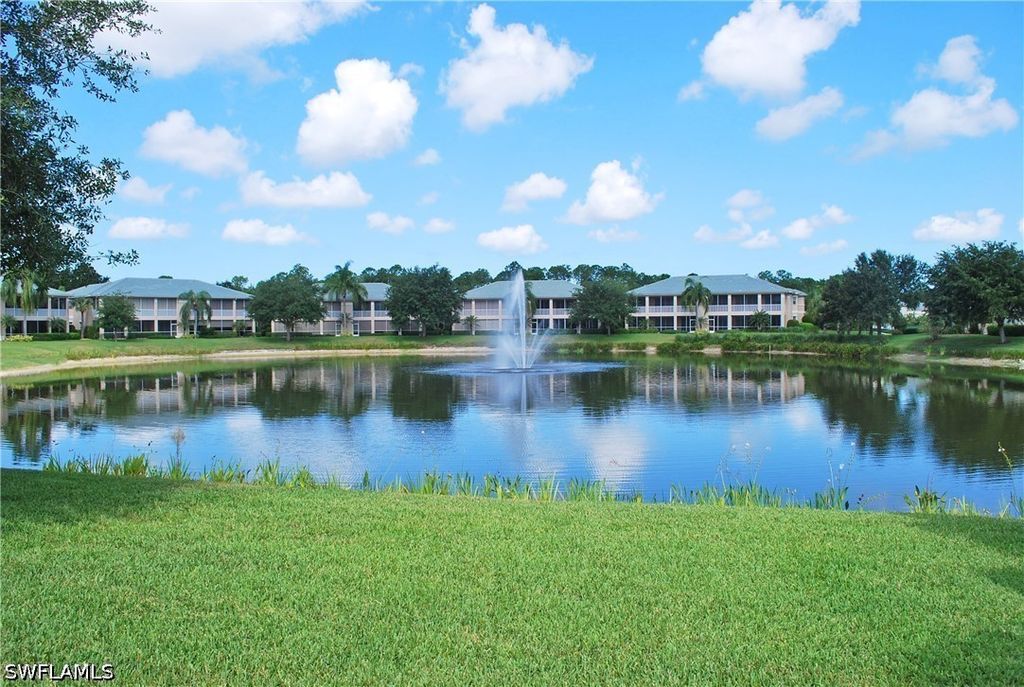 558 Vintage Reserve Ln B, Naples