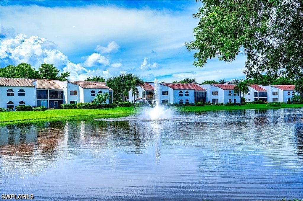 661 Windsurf Ln A-202, Naples