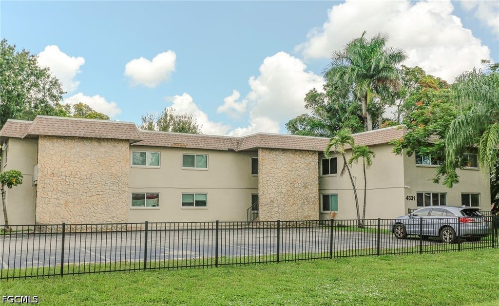 4331 Glenwood 6, Fort Myers