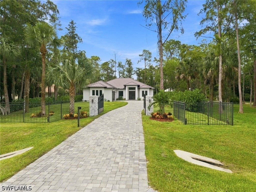 5221 Hickory Wood Dr, Naples