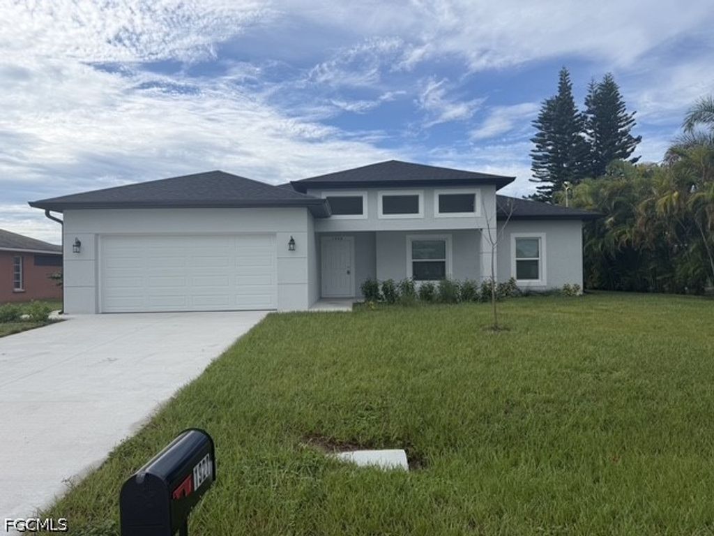 1928 Ne 4th Ter, Cape Coral