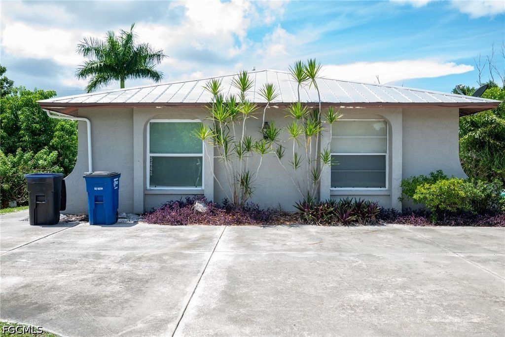 5443 Ave E, Bokeelia