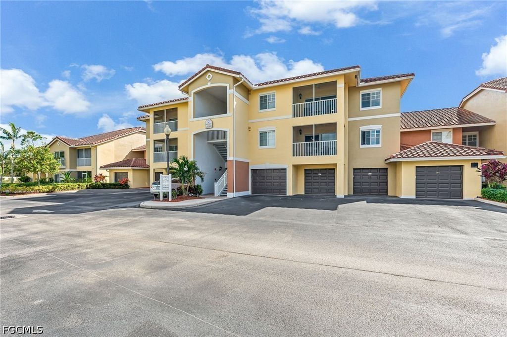 13180 Bella Casa Cir 379, Fort Myers
