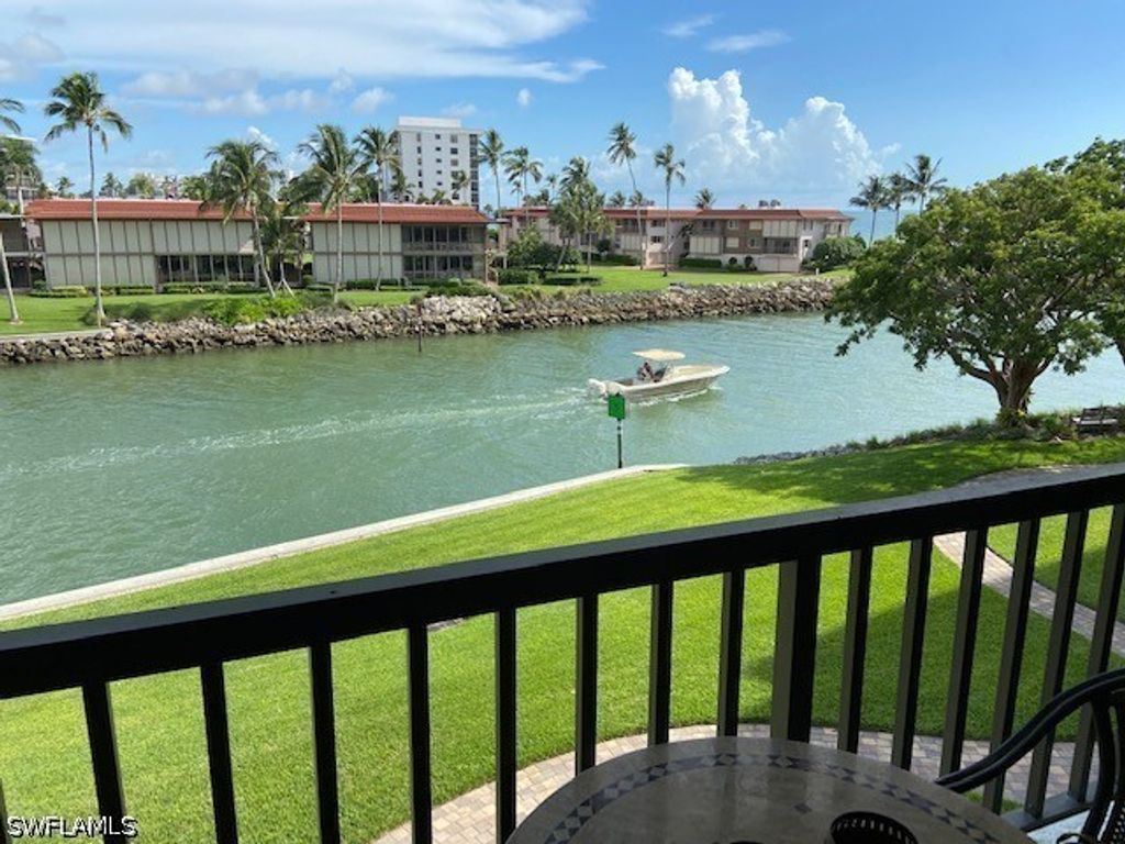 2305 Gulf Shore Blvd N 313, Naples