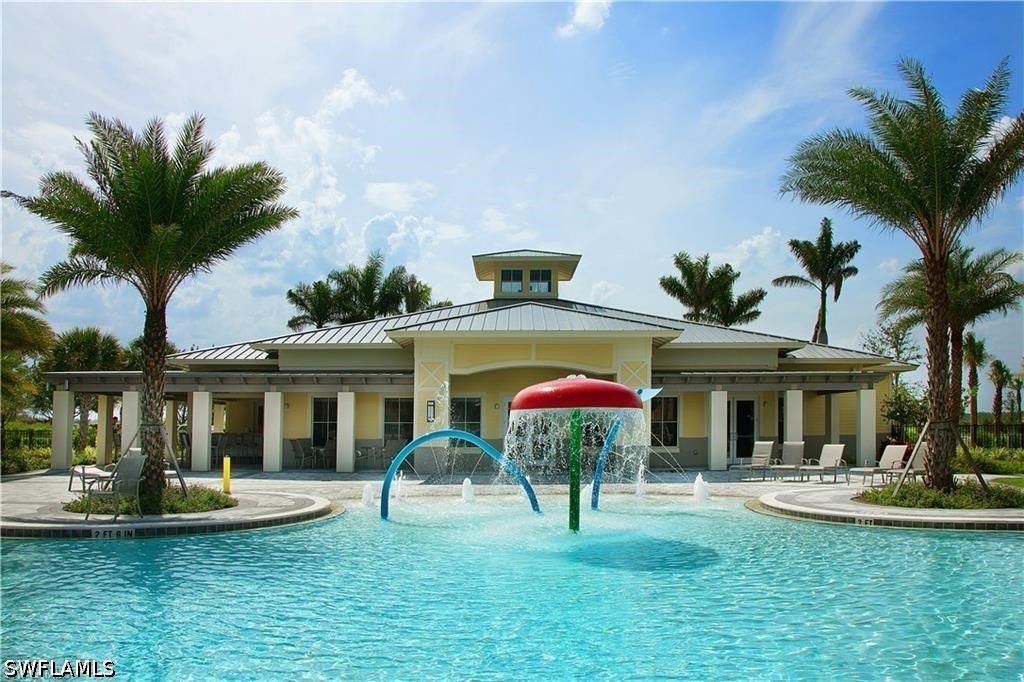 2620 Vine Ave, Naples