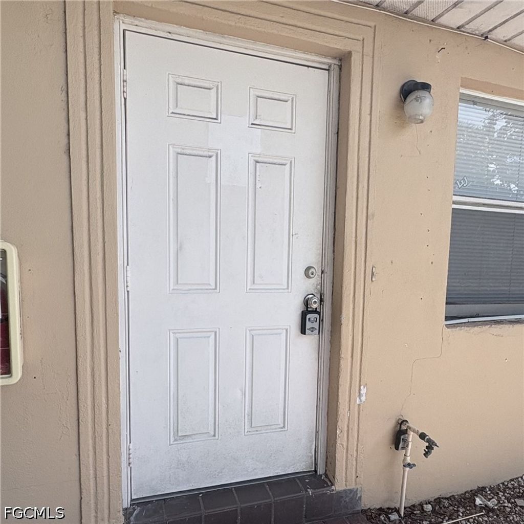 712 Karlov St, Fort Myers