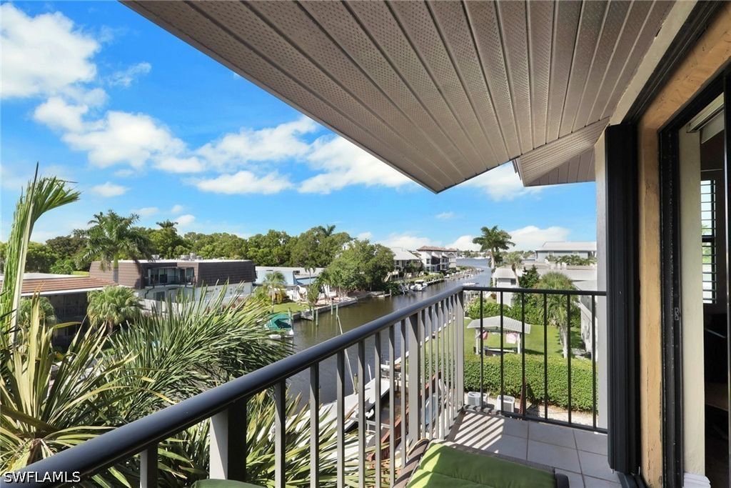 1400 Blue Point Ave 208, Naples