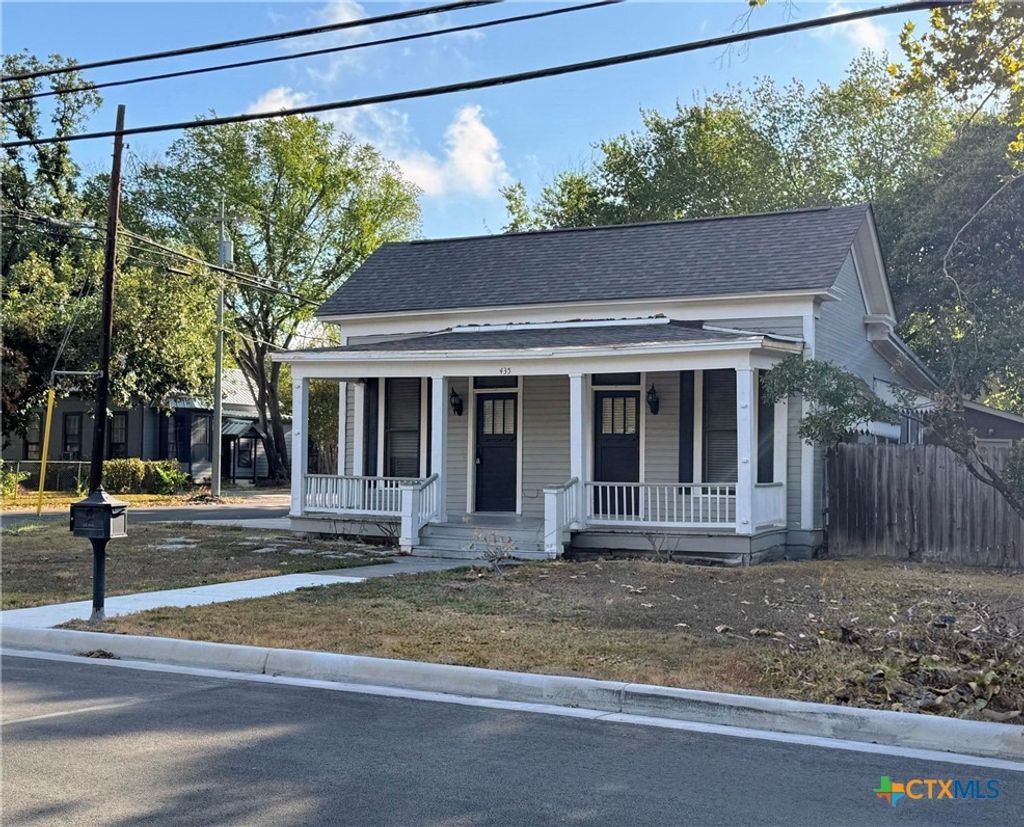 435 N Milam Street, Seguin