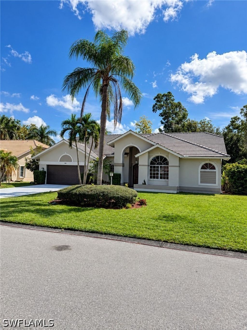 382 Henley Dr, Naples
