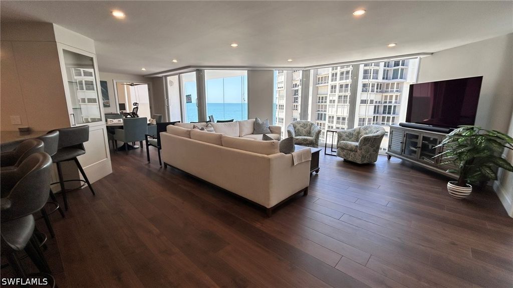 4041 Gulf Shore Blvd 1103, Naples