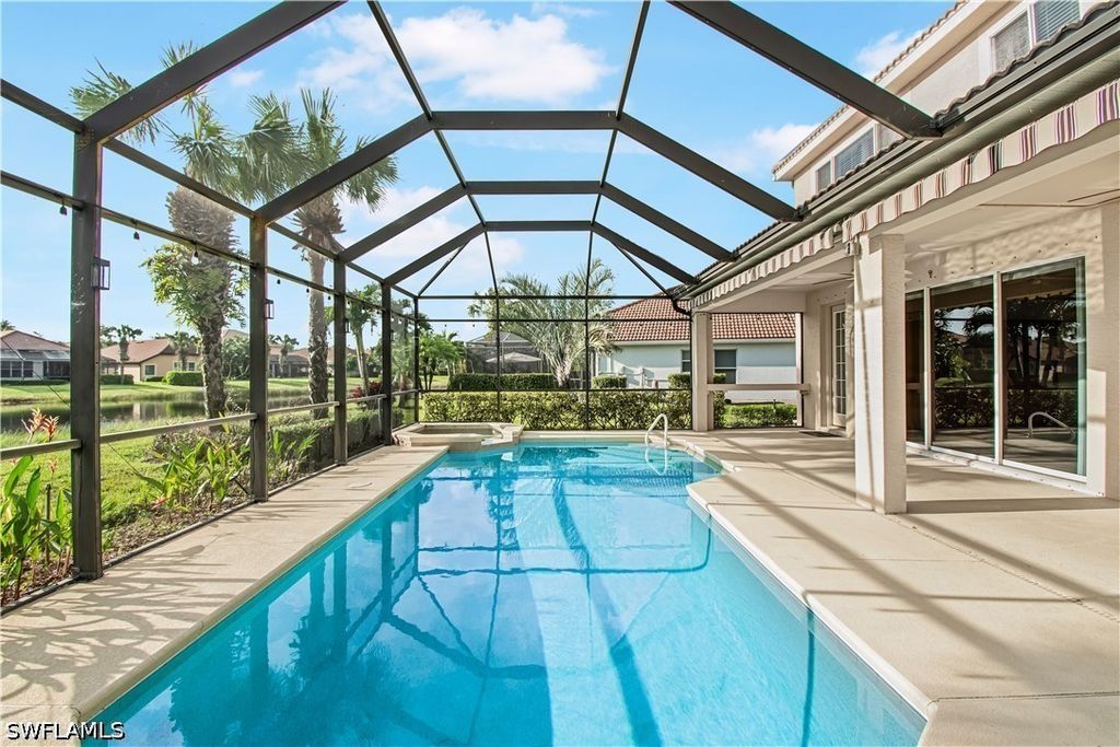 2133 Fairmont Ln, Naples