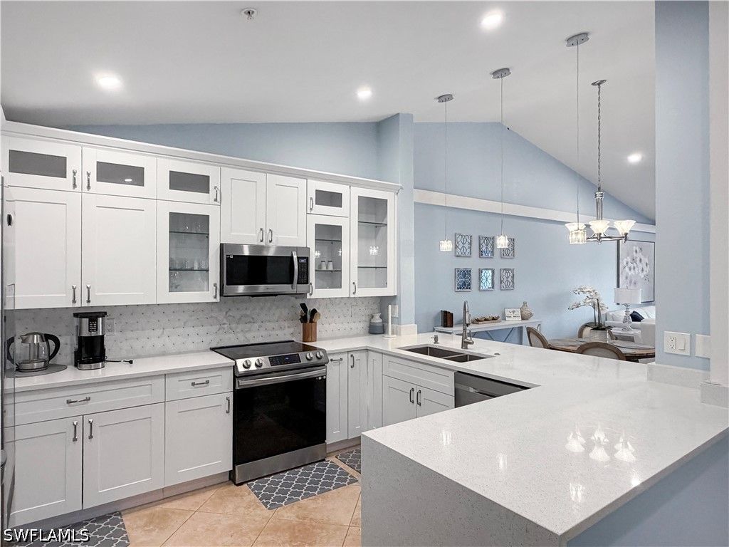 9660 Victoria Ln 307, Naples