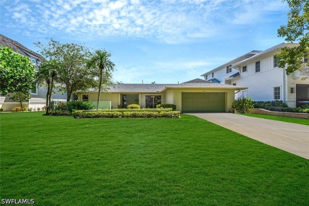 150 1st Ave N, Naples