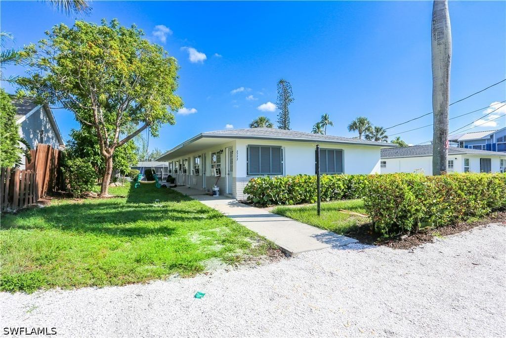 2829 Shoreview Dr 5, Naples