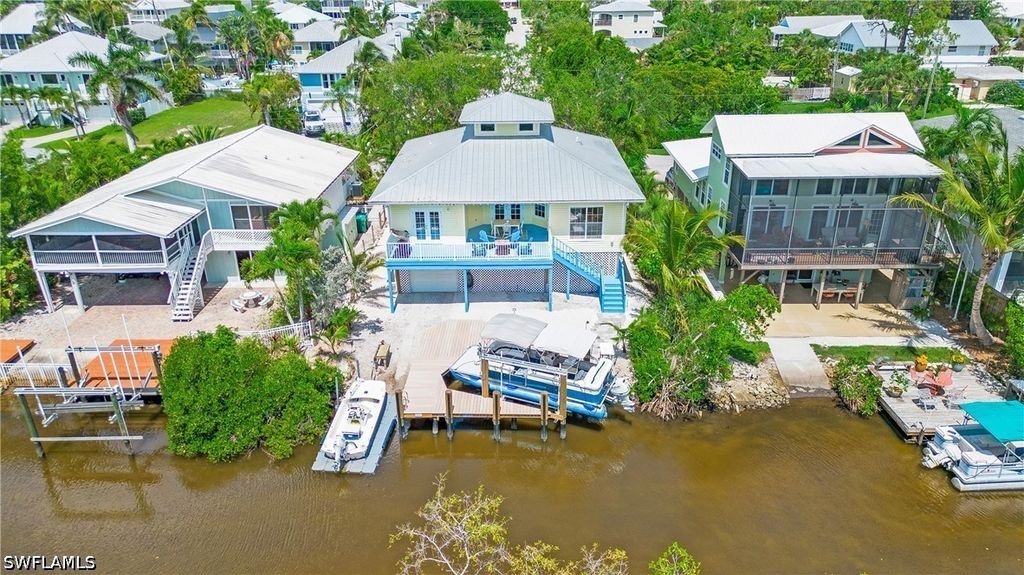 1296 Grand Canal Dr, Naples