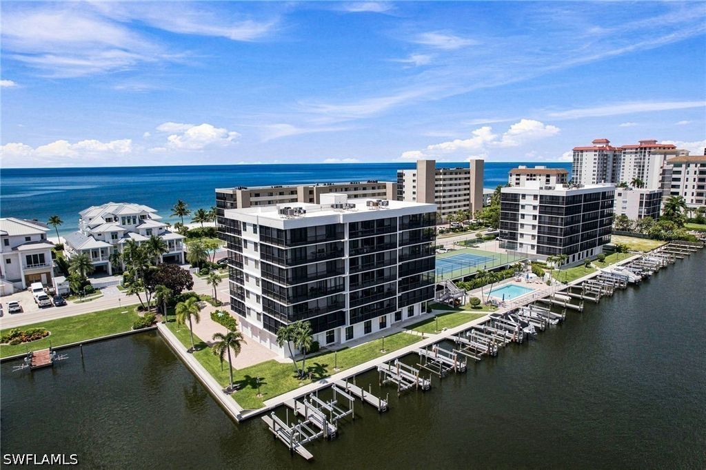 10420 Gulf Shore Dr 141, Naples