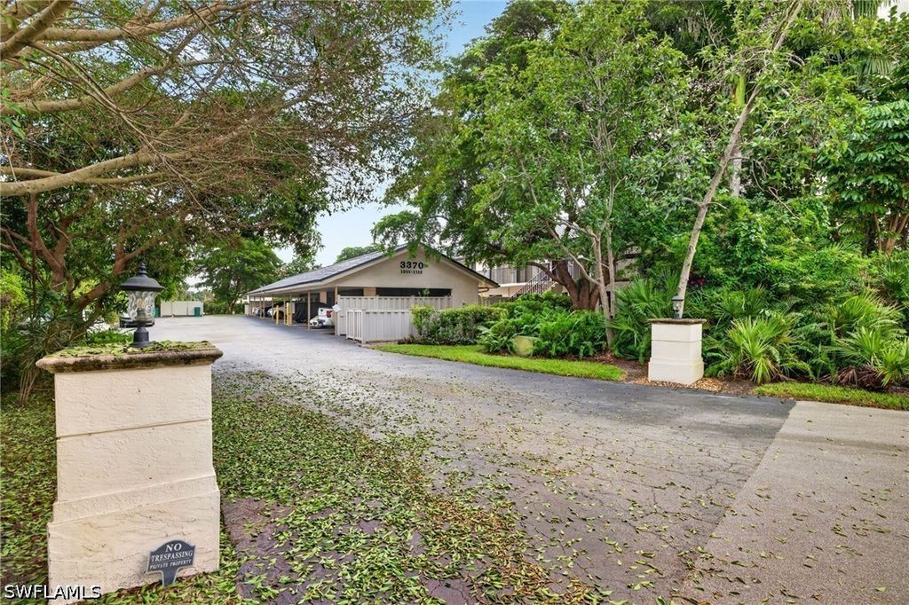3370 10th St N 1301, Naples