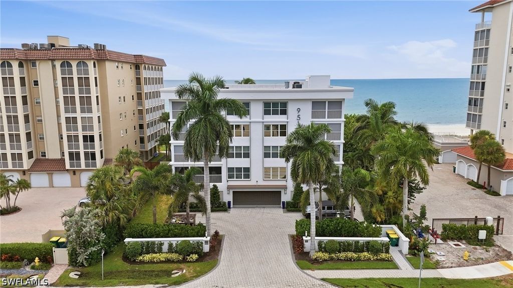 9517 Gulf Shore Dr 403, Naples