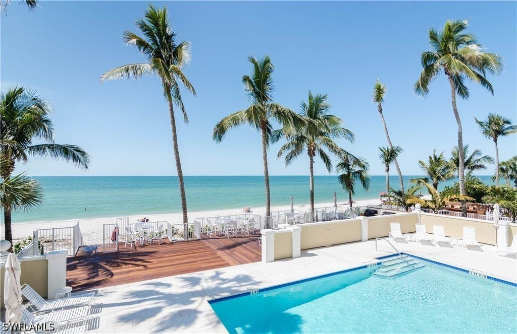 3377 Gulf Shore Blvd N 1b, Naples