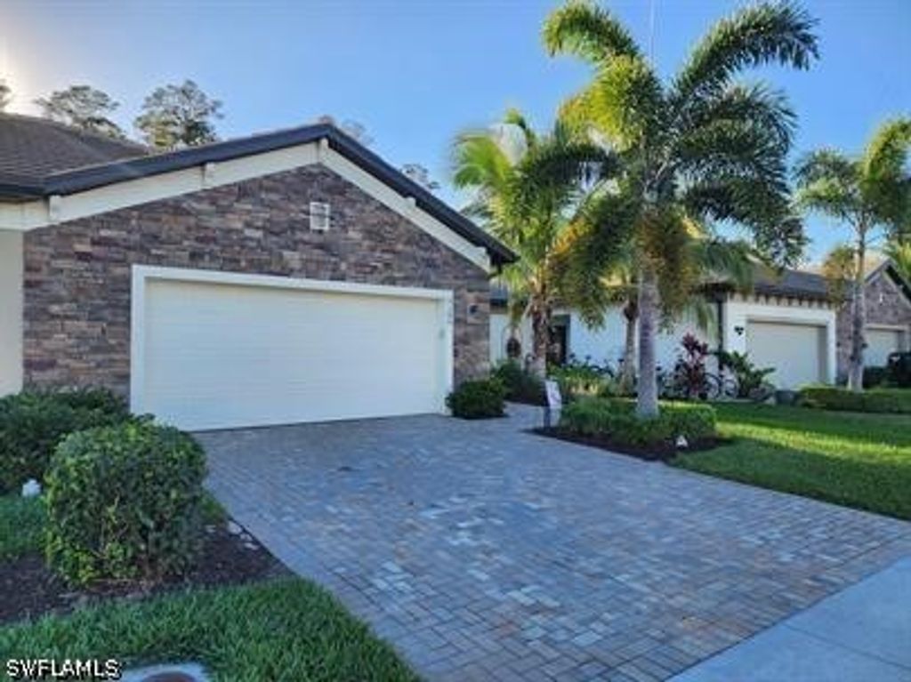 9184 Glenforest Dr, Naples