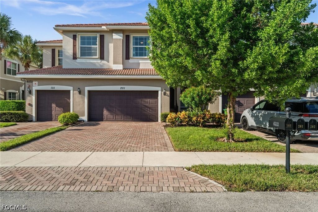 6533 Monterey Pt 56201, NAPLES