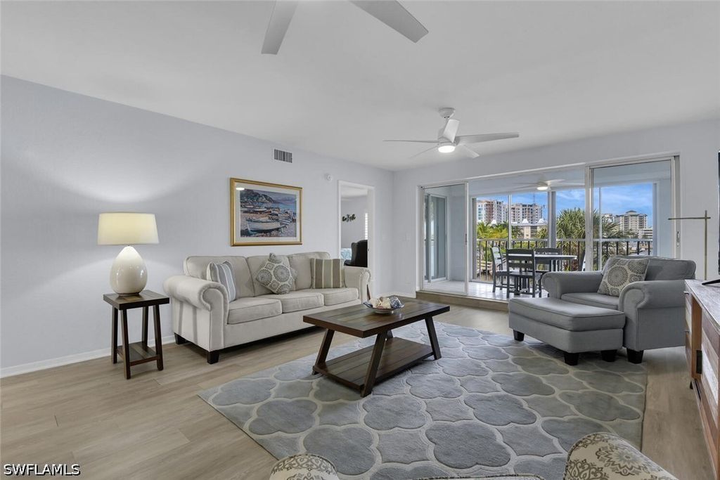 9101 Vanderbilt Dr 203, Naples