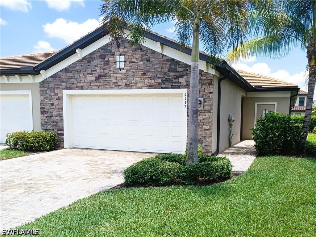 9137 Glenforest Dr, Naples