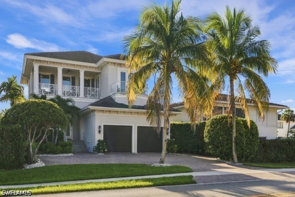 9222 Vanderbilt Dr, Naples