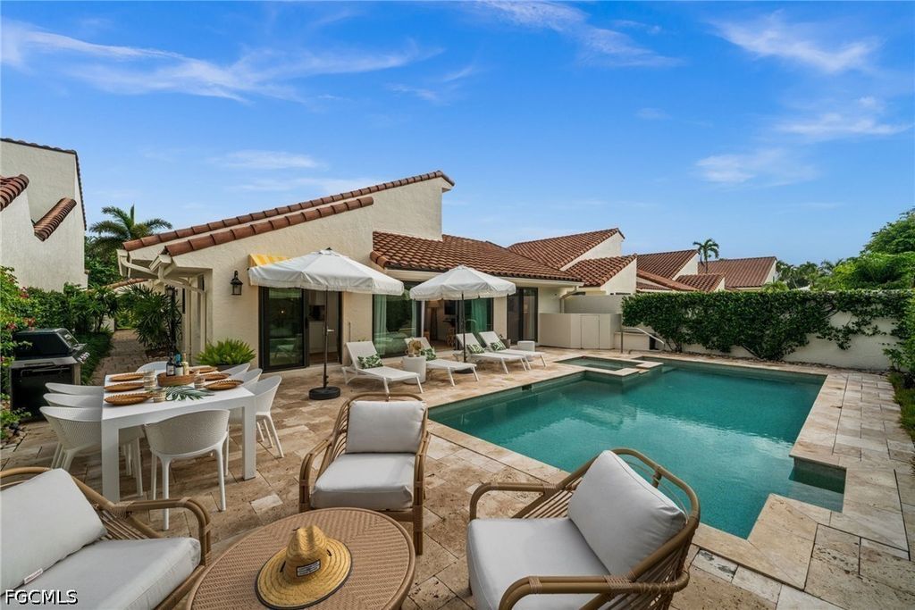 809 Sand Pointe Dr 4, Naples