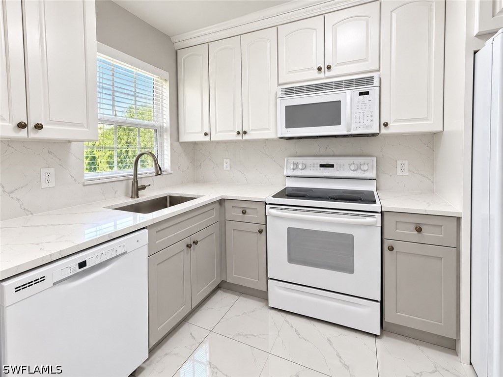 501 Forest Lakes Blvd 212, NAPLES