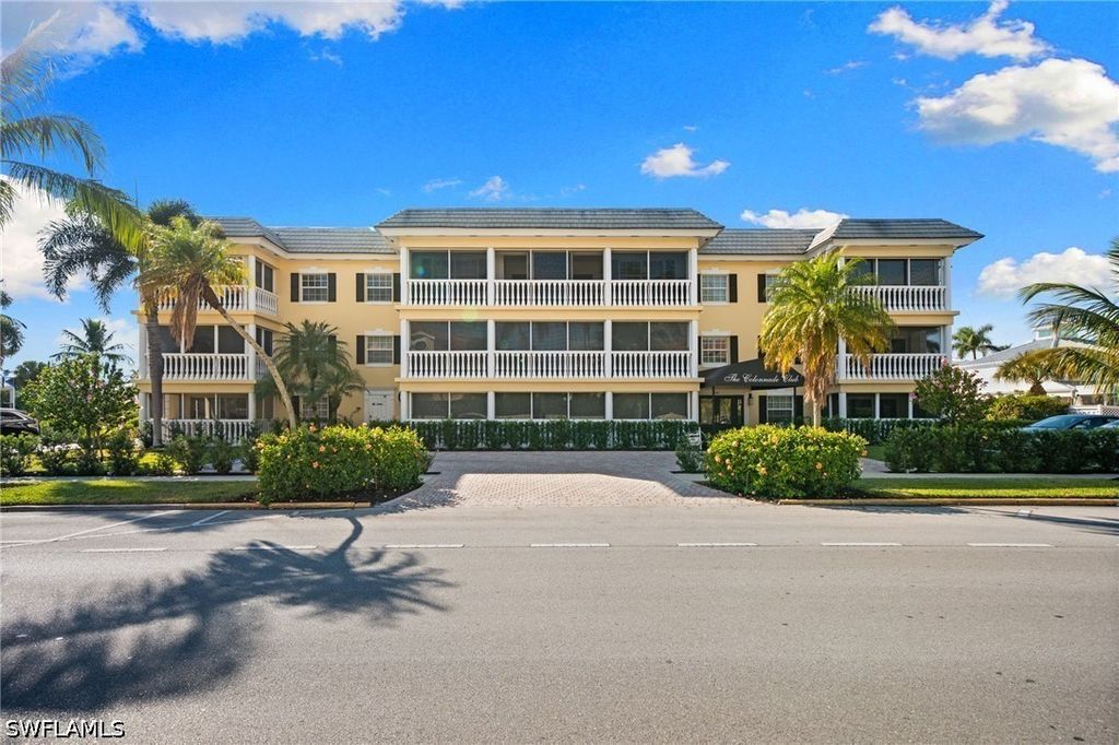 666 3rd St S 106, NAPLES